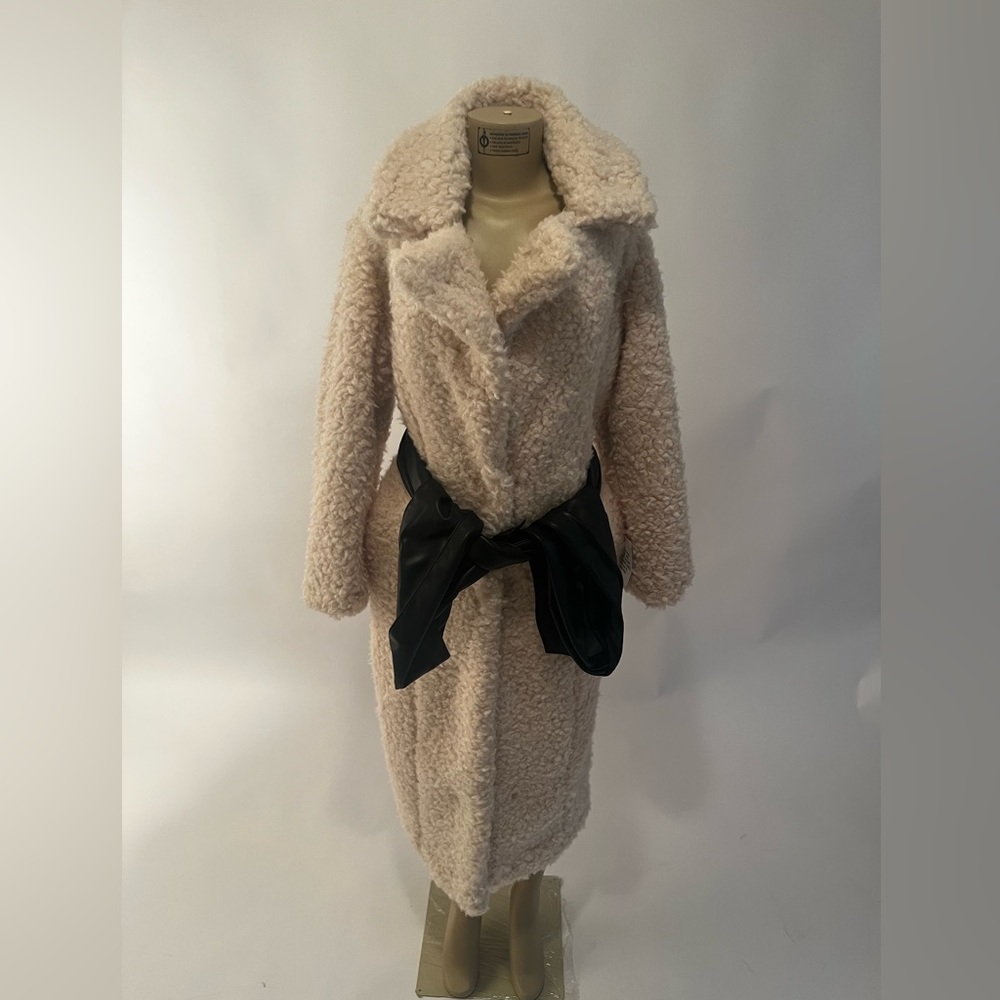 Woman’s Teddy Borg maxi coat